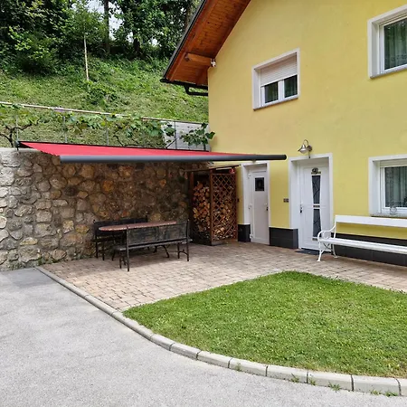 Yellow House Javornik