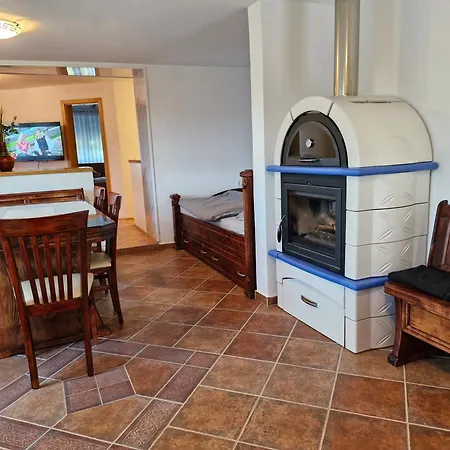 Yellow House Javornik Vakantiehuis