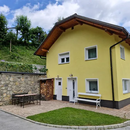 Yellow House Javornik Vakantiehuis